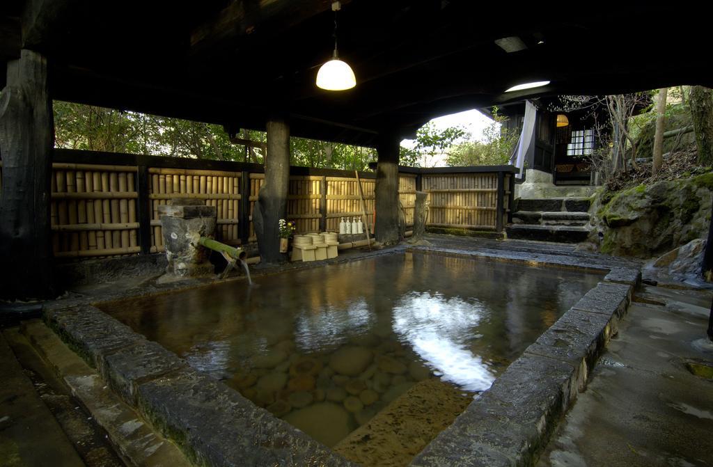 Kurokawa Onsen Yama No Yado Shinmeikan Minamioguni Exteriör bild
